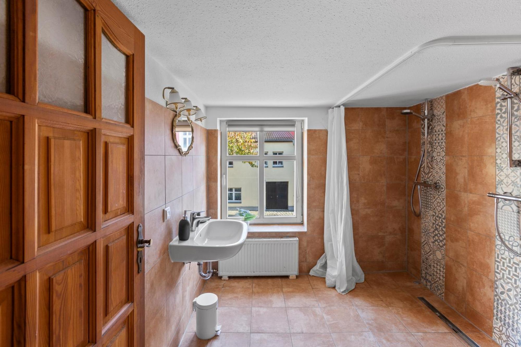 Sabina Monteurwohnung I 75 Zoll Tv I Kueche I Bad I Backofen I Trebbin Bagian luar foto